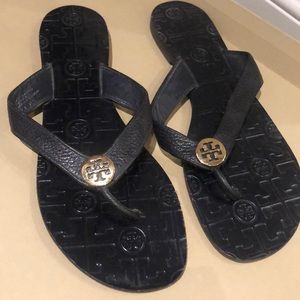 Tory burch black leather flip flop sandals sz 10